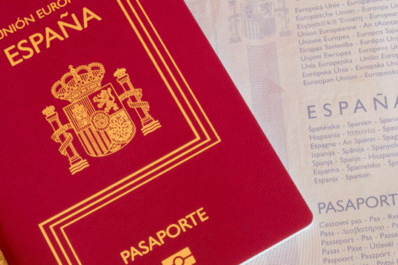 Regularización de Inmigrantes España - Martínez y Pulido Abogados en Vecindario Gran Canaria